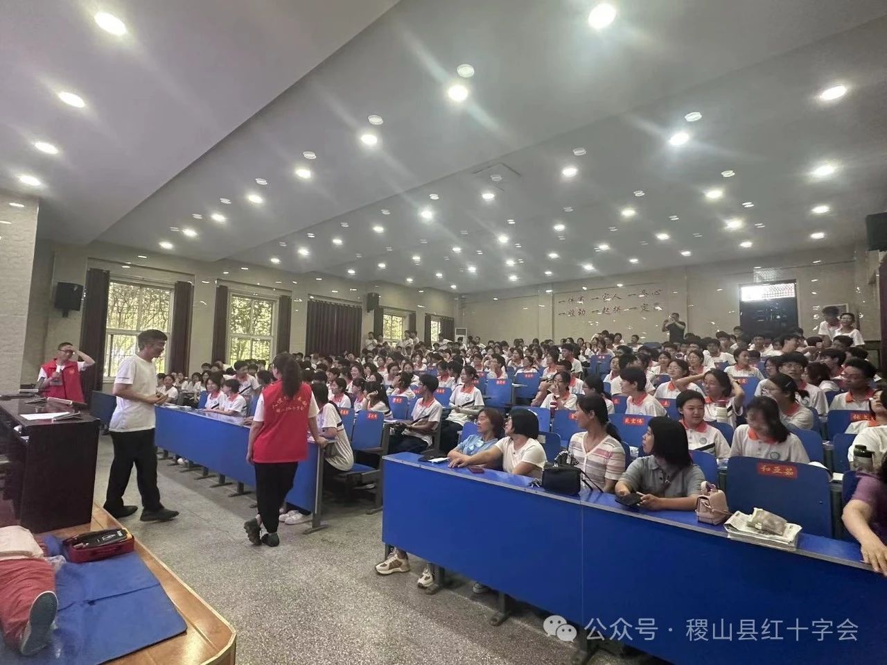 9b9294346619fdcaa6bec67db3a15b15.jpg
